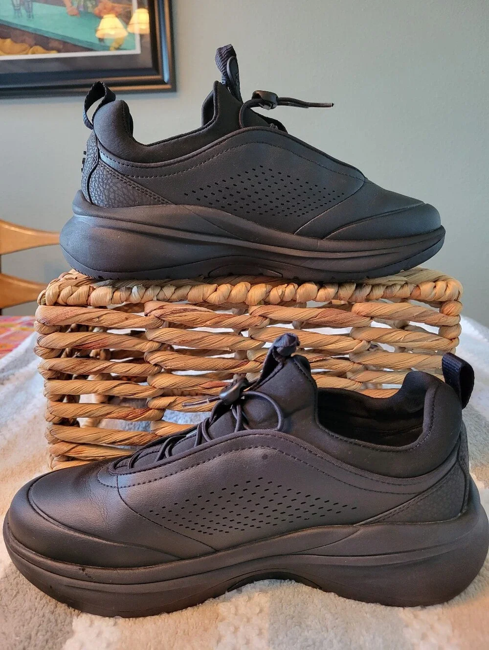 Clove Prima Women's All Black Bungee Athletic Shoe Women's Size 7.5